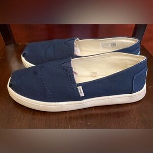 TOMS Classic Navy Canvas Slide On Shoes YOUTH KIDS SIZE 2
